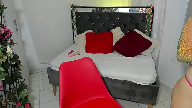 Sarah_bigass_Co from StripChat