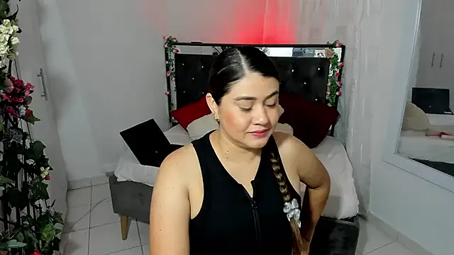 Sarah_bigass_Co from StripChat