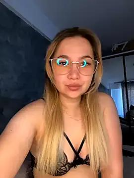 SelenaaD from StripChat