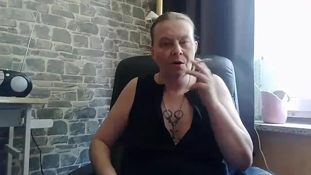 SweetPhoenix76 from StripChat