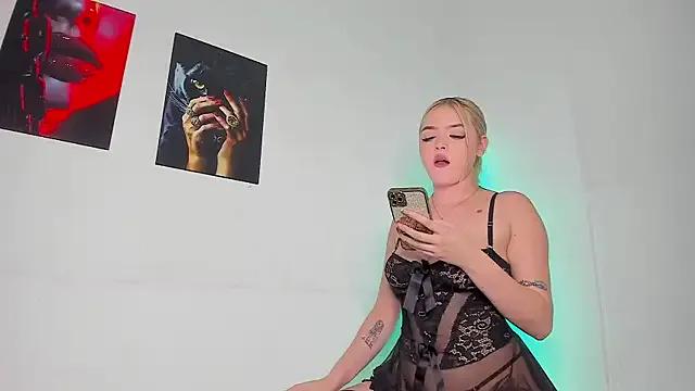 Sweettmia from StripChat