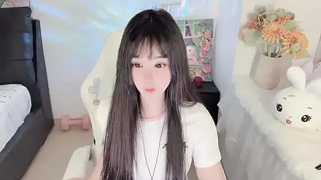 Yuii-7 from StripChat